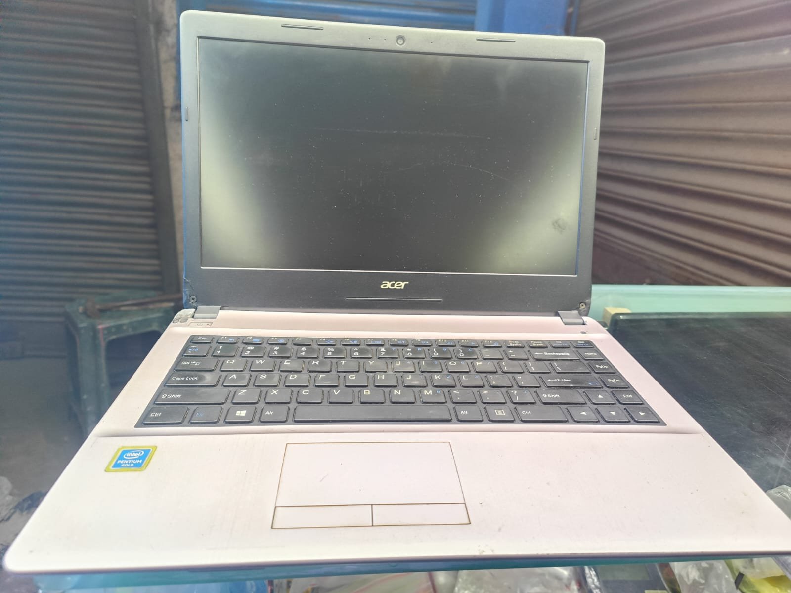 Olds Acer Laptop Pentium Gold/7th generation/4g.b/500 g.b